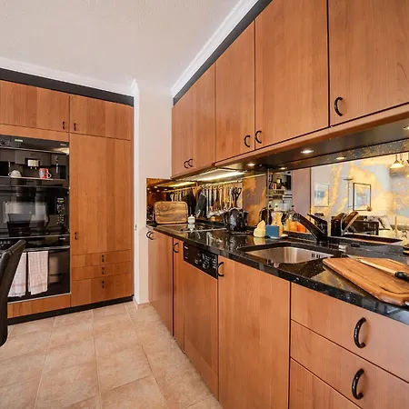 Irmella 39 By Vacations, Mit Pool & Sauna أروسا